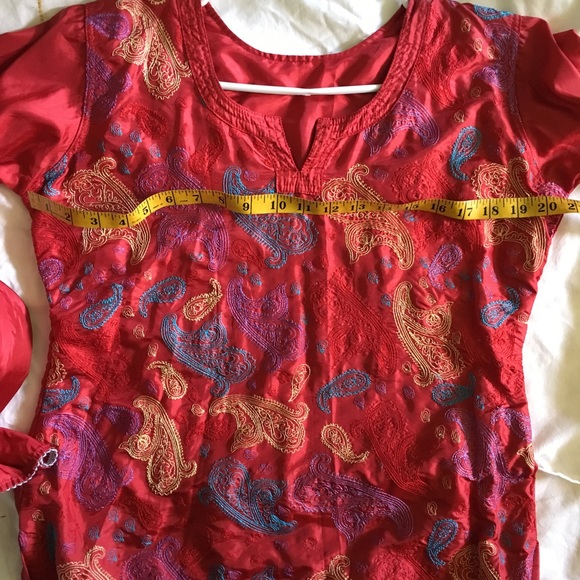 Red Tunic Top with Paisley Design scarf included - Picture 6 of 7